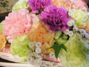 「母の日」とカーネーション｜「ＬＩＬＡＣ　ＡＶＥＮＵＥ’９１」　（愛知県名古屋市中区の花キューピット加盟店 花屋）のブログ