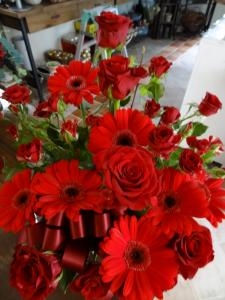 赤い花たち｜「ＬＩＬＡＣ　ＡＶＥＮＵＥ’９１」　（愛知県名古屋市中区の花キューピット加盟店 花屋）のブログ