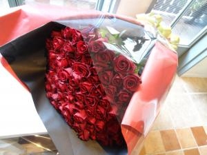 108本の赤バラの花束|「ＬＩＬＡＣ　ＡＶＥＮＵＥ’９１」　（愛知県名古屋市中区の花屋）のブログ